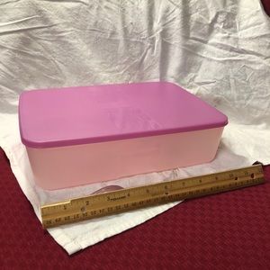 Tupperware Freezermate 3.3 L with lavender lid